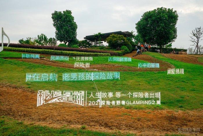 汽车的钥匙孔被人撬了，车还可以开，锁不住车门了，需要怎么修理，去哪里修呢？